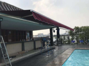 伸縮（suō）遮陽（yáng）雨篷